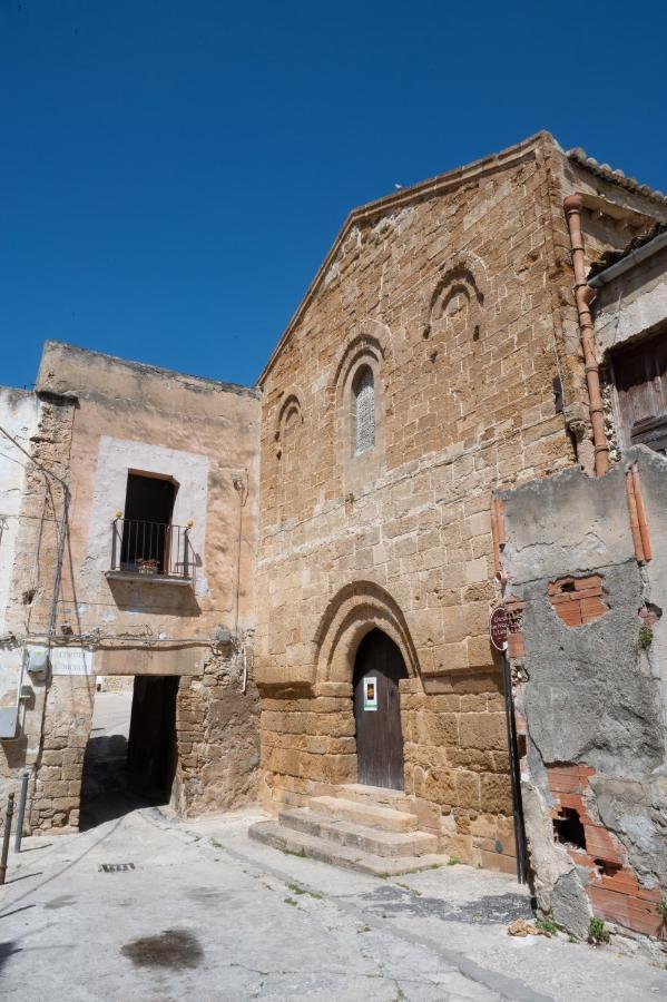 فيلا Giulietta Normanna شاكا المظهر الخارجي الصورة